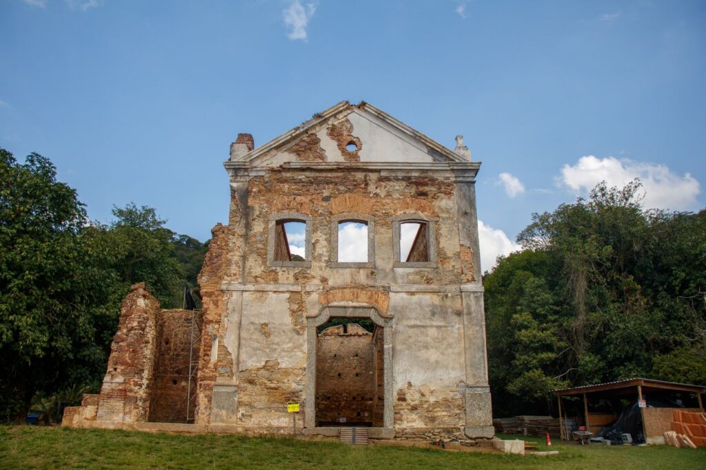 Consolidação das ruínas de antiga igreja colonial no interior do RJ entra na reta final; entrega está prevista para julho