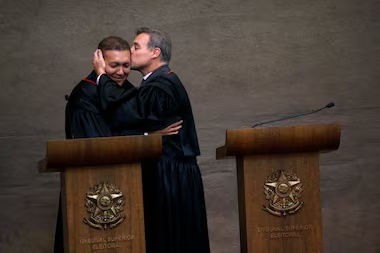 Nunes Marques e André Mendonça assumem comando do TSE