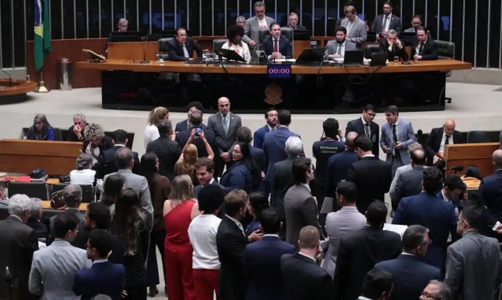 Câmara aprova, em primeiro turno, PEC do fim da escala 6×1