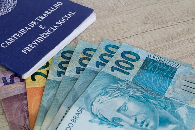 Renda média de Goiás supera a nacional e atinge maior valor da história