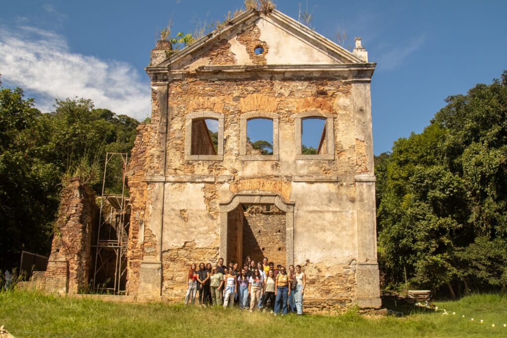 Ruínas de São José da Boa Morte recebem estudantes da UFRJ em seu primeiro dia do programa de visita acadêmica