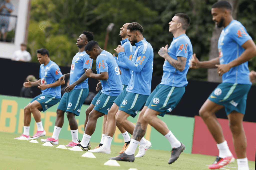 Brasil faz primeiro treino para encarar Japão