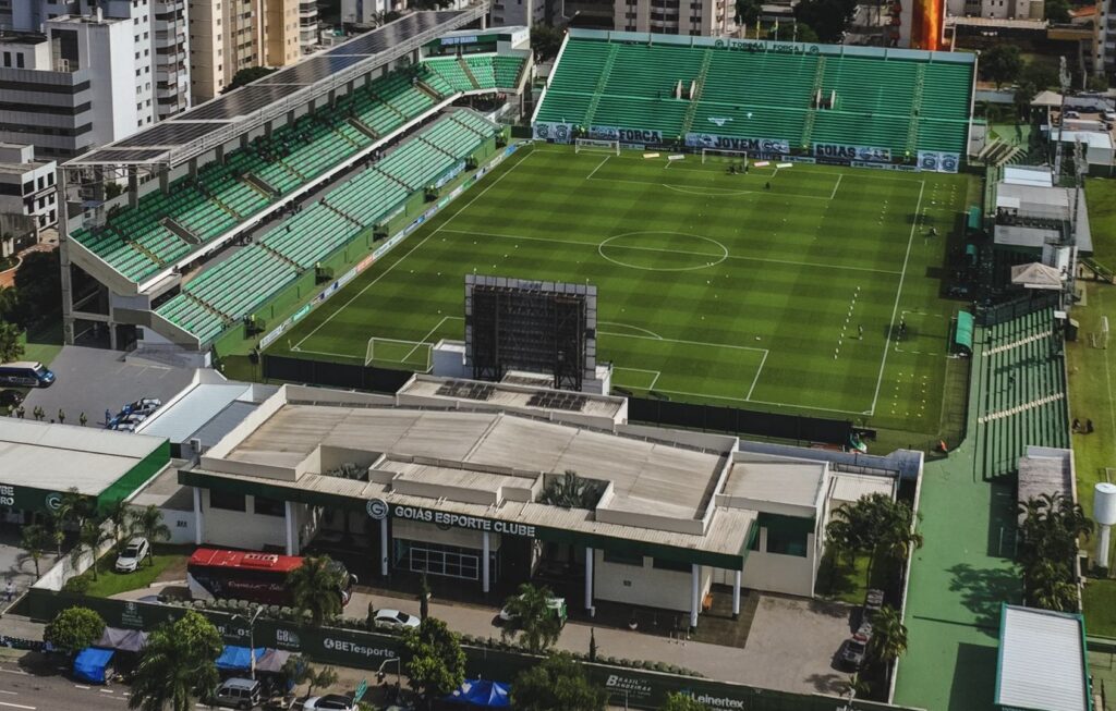 Goiás e Operário se enfrentam na Serrinha em busca de recuperação na Série B