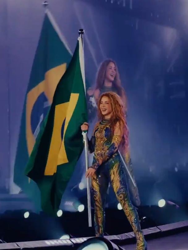 Shakira canta de ‘Estoy Aquí’ a ‘País Tropical’ para multidão em Copacabana
