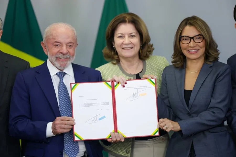 Lula assina MP que zera imposto federal da ‘taxa das blusinhas’