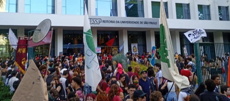 Greve na USP: manifestantes decidem manter ocupação do prédio da reitoria