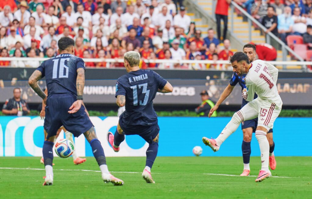 Espanha vence Uruguai por 1 a 0 e avança na ponta do Grupo H