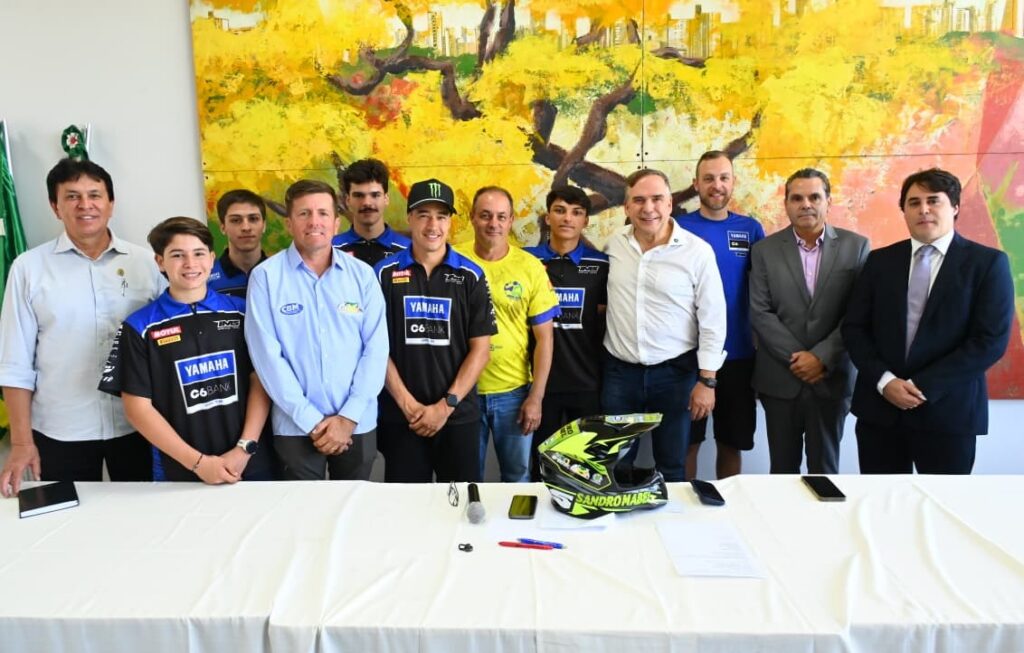 Mabel anuncia Goiânia como sede de rodada tripla de motocross com atletas de 22 países