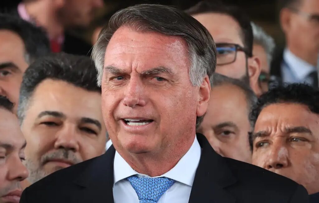 Moraes autoriza defesa de Bolsonaro a acompanhar depoimento sobre arma