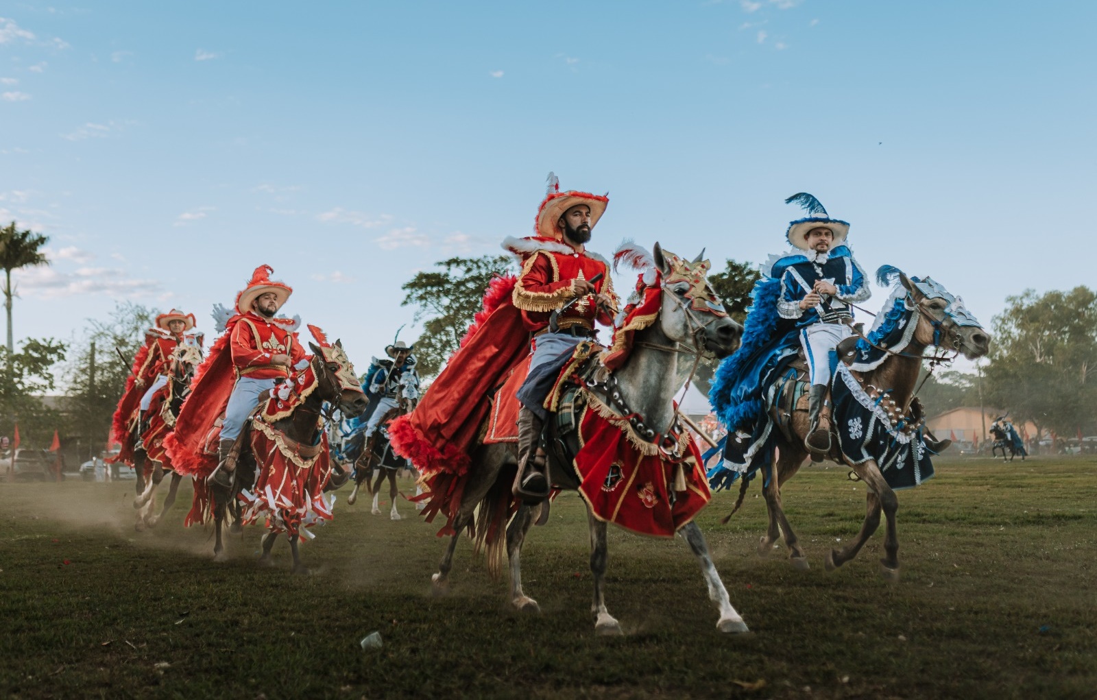 A Redação | Cavalhadas de Crixás chegam à 144ª edição e preservam tradição centenária em Goiás