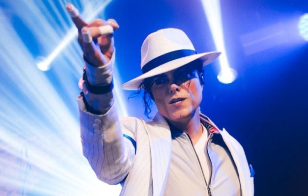 Rodrigo Teaser realiza tributo ao Michael Jackson com apresentação em Goiânia