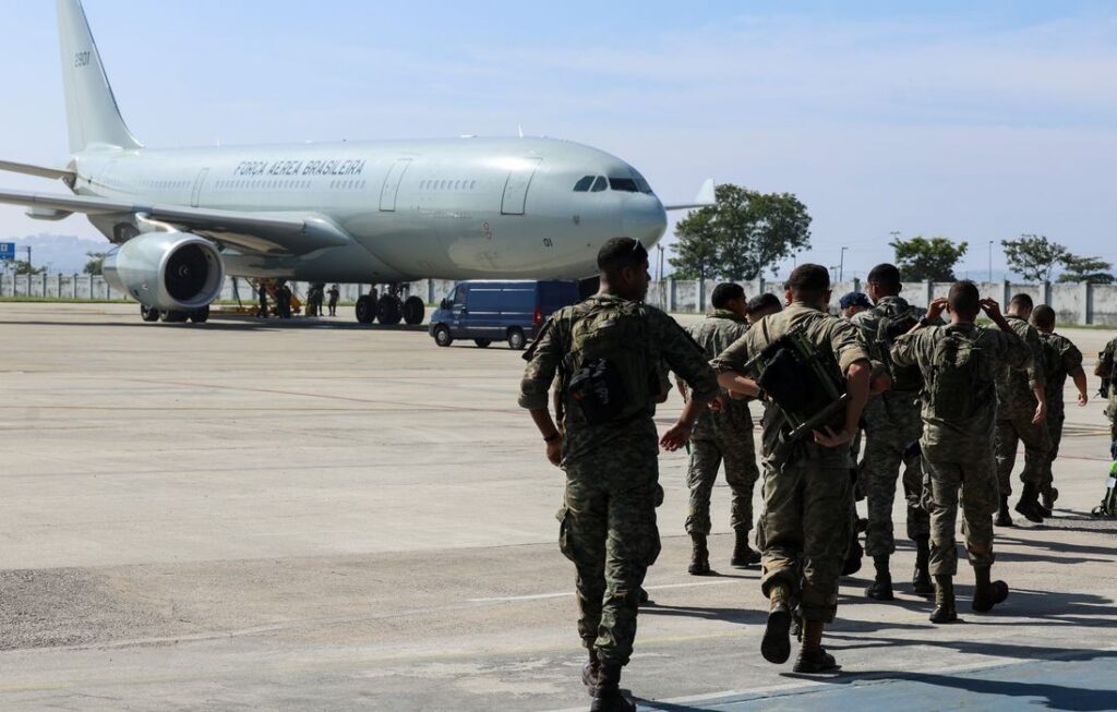 FAB envia militares e 18 toneladas de medicamentos para a Venezuela