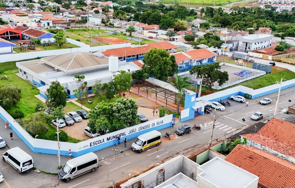Leandro Vilela entrega reforma da Escola Municipal João Cândido da Silva em Aparecida