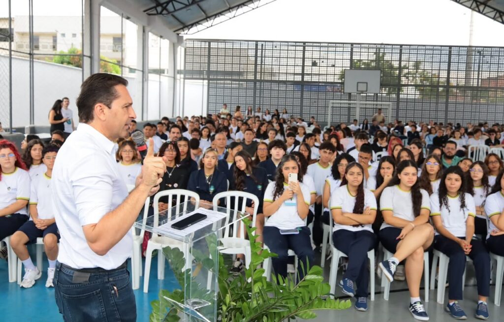 Leandro Vilela participa de entrega de melhorias em duas escolas estaduais em Aparecida de Goiânia