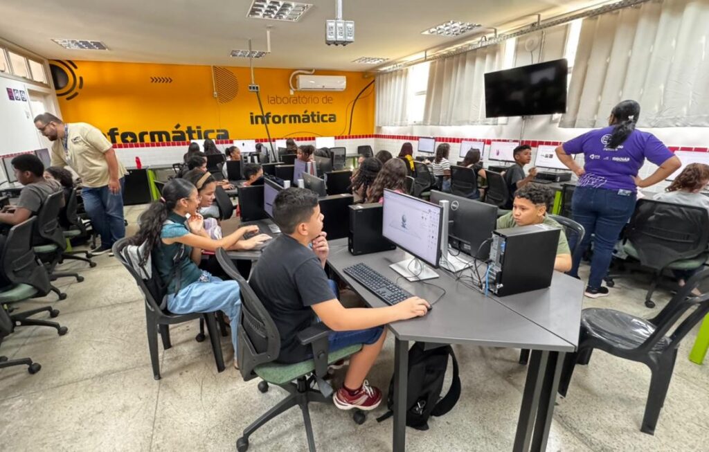 Governo de Goiás oferece mais de 4 mil vagas gratuitas em cursos de tecnologia e negócios