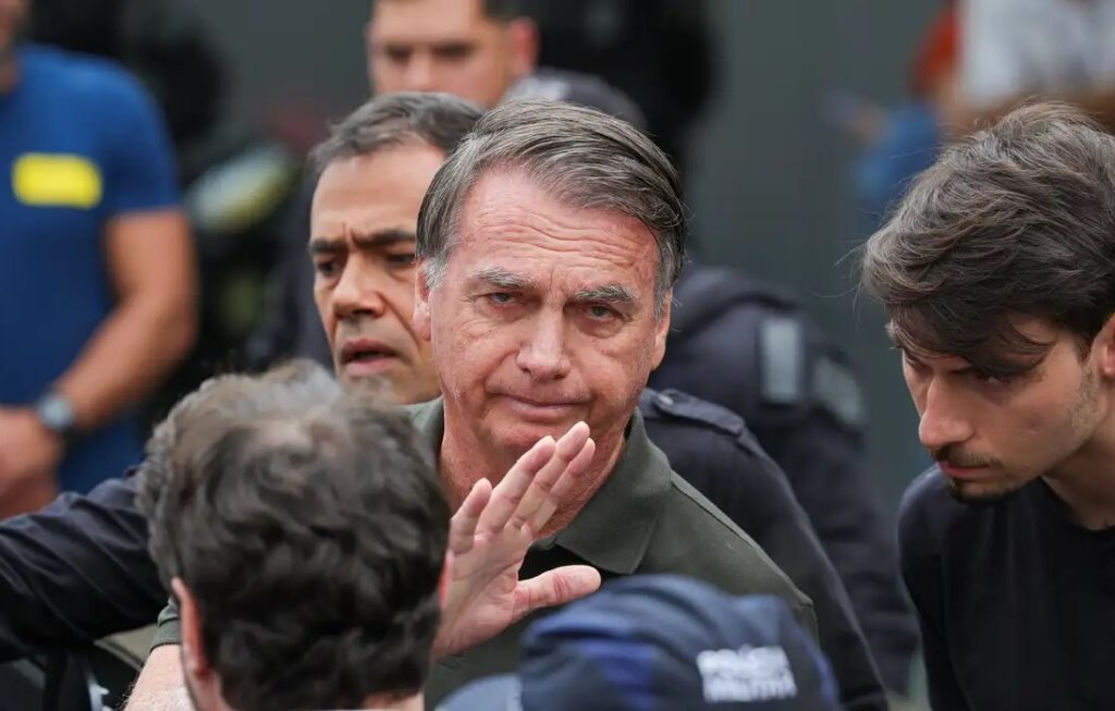 Delegado pede ao STF para ouvir Bolsonaro sobre arma apreendida
