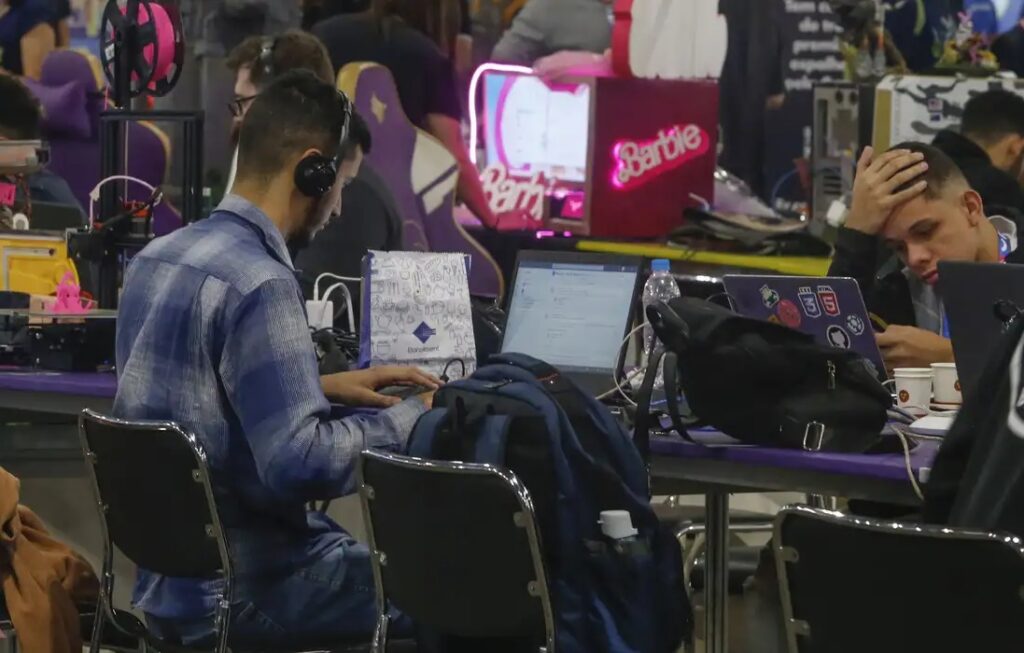 Jovens ocupados são a maioria, mas 6,2 milhões seguem como “nem-nem”