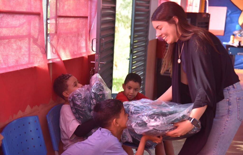 Prefeitura de Aparecida leva cobertores a famílias atendidas pelos Serviços de Convivência no município