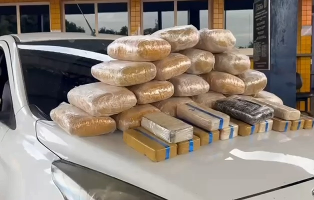 PRF apreende 32 kg de drogas na BR-364 em Jataí