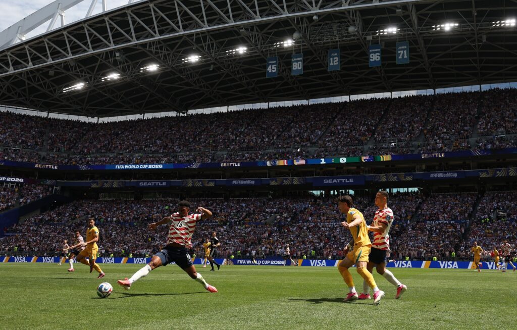 Seleção dos EUA ganha da Austrália, se classifica para a 2ª fase da Copa e quebra tabu de quase 100 anos