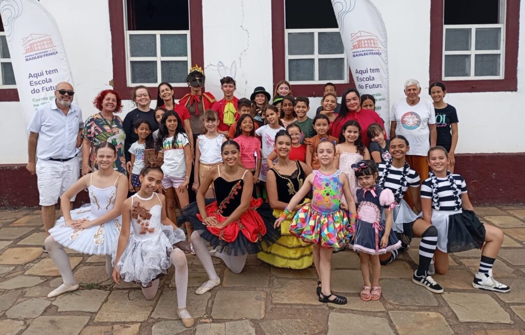 Governo de Goiás oferece 434 vagas gratuitas para cursos de teatro e violão em sete municípios