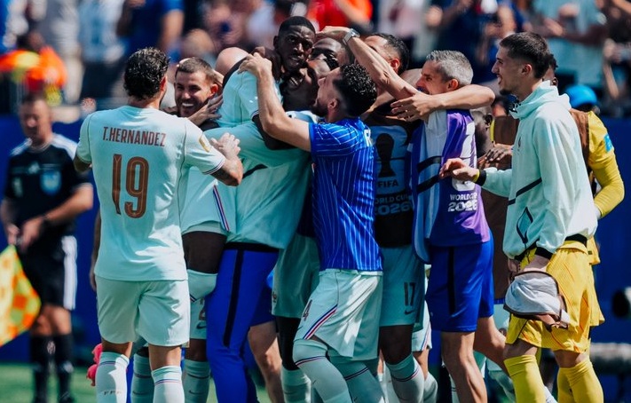França aplica 4 a 1 na Noruega e termina em 1º no Grupo I da Copa