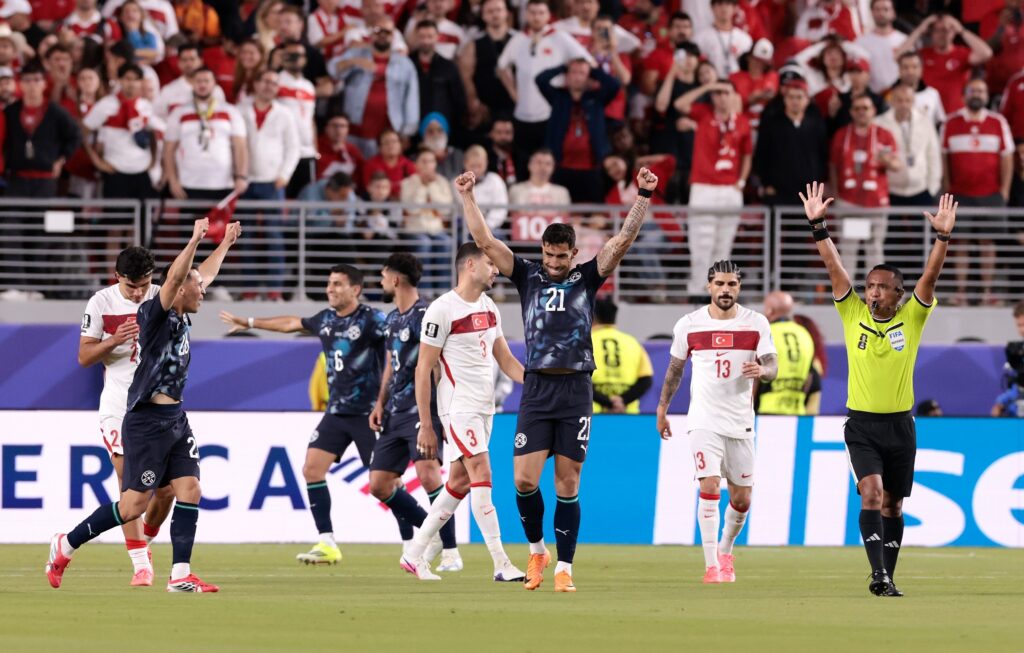 Paraguai vence Turquia por 1 a 0 pela primeira rodada da Copa do Mundo e se classifica