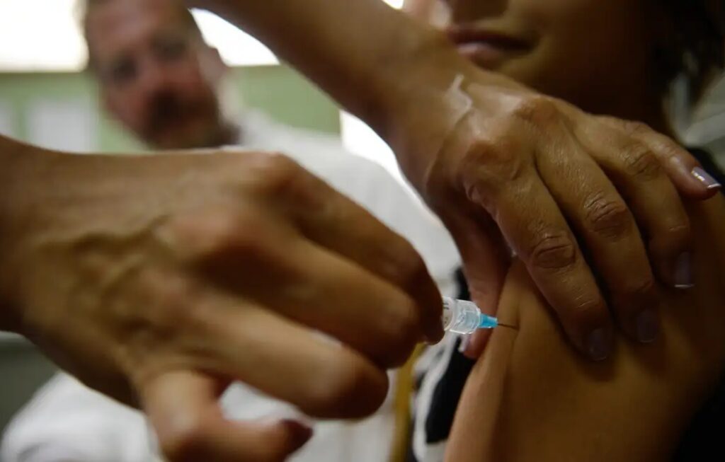 Vacinação de adolescentes de 15 a 19 anos contra o HPV é prorrogada