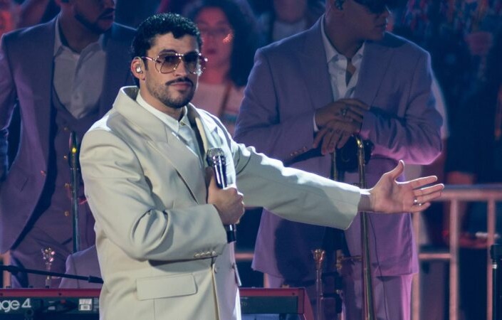 Bad Bunny quebra barreira e se torna o primeiro artista latino a faturar US$ 1 bilhão em turnês