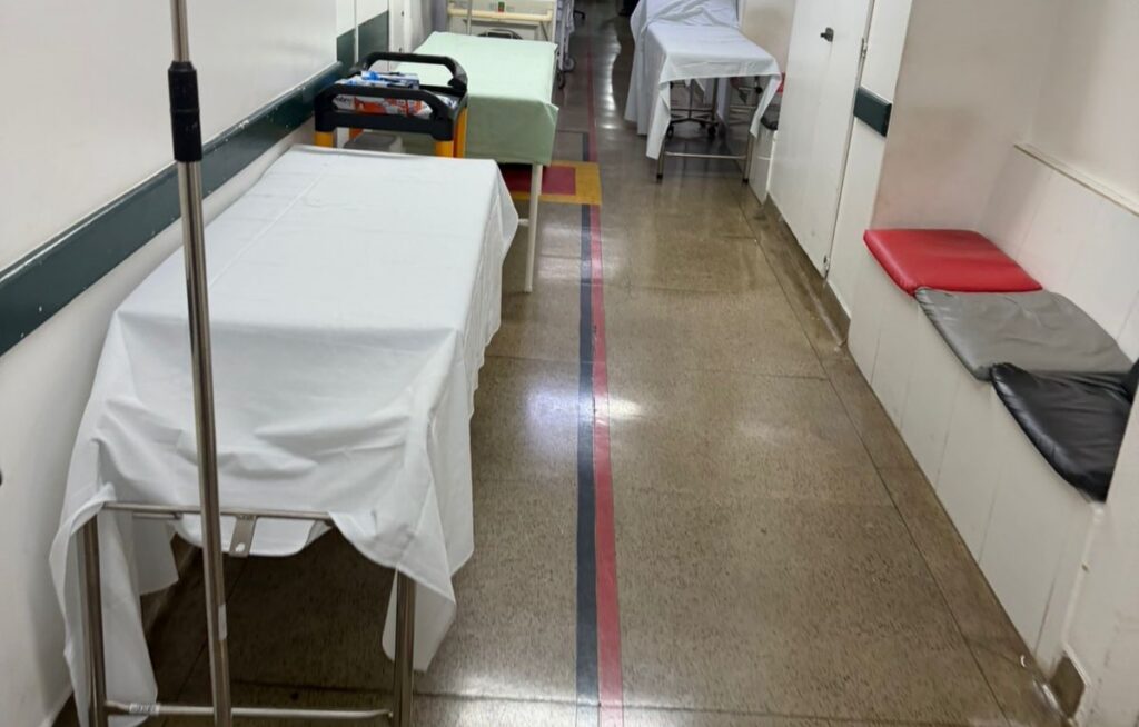 Hospitais estaduais mobilizam equipes para socorro às vítimas de acidente com van escolar na GO-518