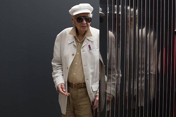 Julio Le Parc, pioneiro da arte cinética, morre aos 97 anos