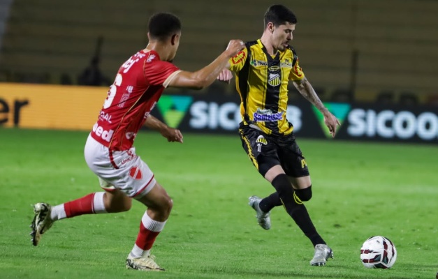 Vila Nova perde para o Novorizontino por 2 a 1 no Estádio Doutor Jorge Ismael de Biasi em Novo Horizonte