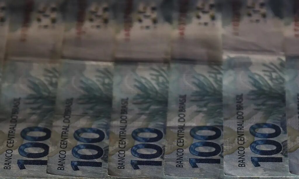 Redução de impostos e equilíbrio fiscal são prioridades, aponta CNI