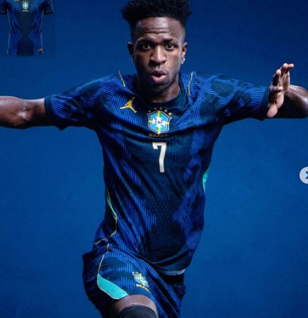 Brasil usará uniforme azul na Copa do Mundo, e goleiros terão polêmica camisa vermelha