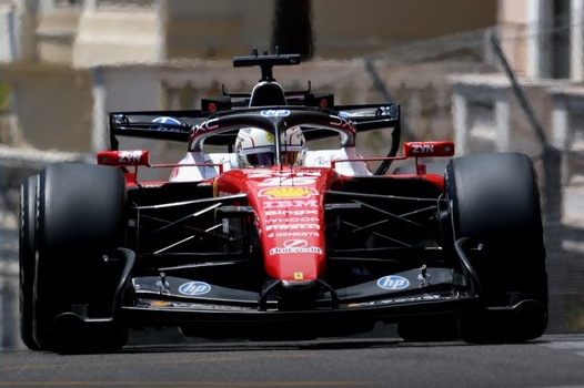 Leclerc aperta o ritmo no fim e lidera 1º treino livre para o GP de Mônaco