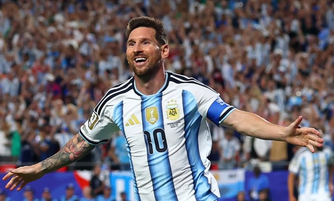 Messi dá espetáculo, iguala Klose como maior artilheiro das Copas e faz Argentina encantar