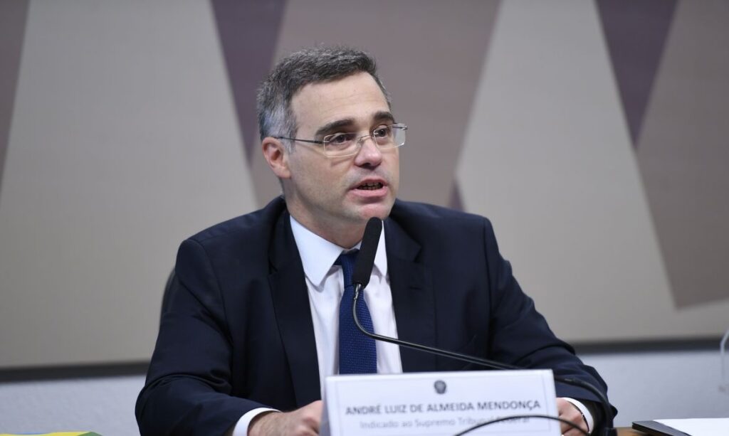 Mendonça diz que plenário do STF deve analisar novos elementos sobre diálogos de Vorcaro e Moraes