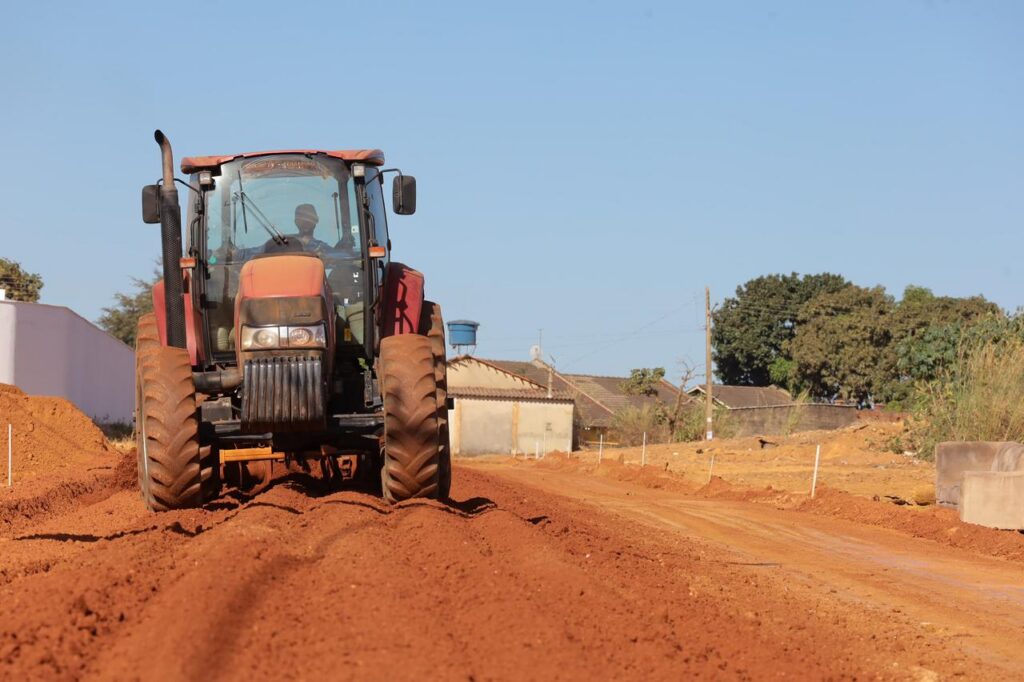 Obras de pavimentação chegam a bairros da região da Vila Romana em Aparecida de Goiânia 