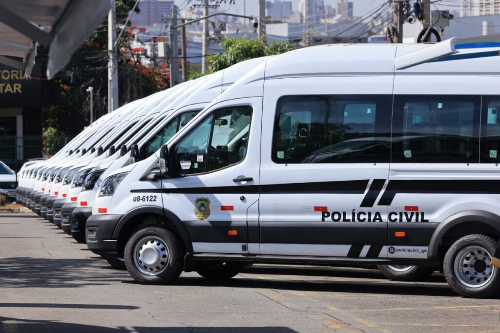 Daniel Vilela entrega novos veículos e equipamentos para segurança pública de Goiás