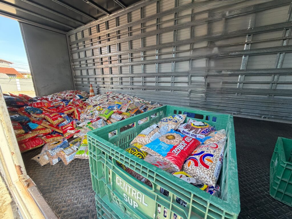 Prefeitura de Goiânia destina 1 tonelada de alimentos arrecadados na Pecuária a famílias de pacientes do Araújo Jorge