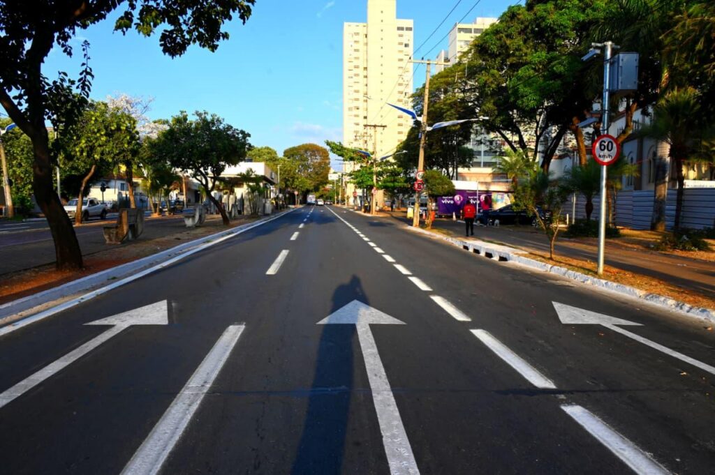 Prefeitura reforça sinalização após recapeamento em bairros de Goiânia