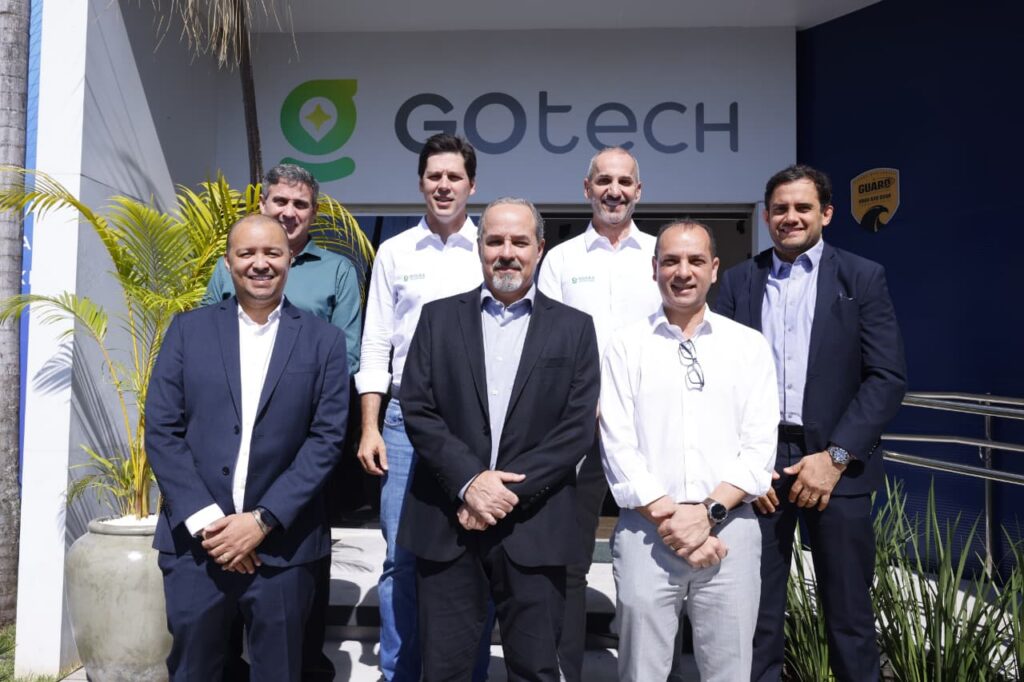 Daniel Vilela sanciona leis que criam a Goiás Tecnologia e o Pequibank
