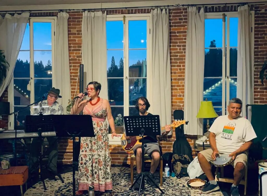 Cantoras Márcia Jácomo e Míriam Veiga apresentam sucessos da bossa nova em Goiânia