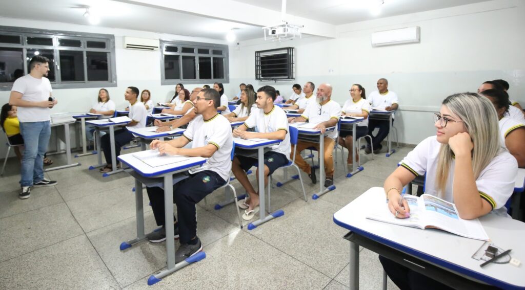 Governo de Goiás abre matrículas da EJA para quem deseja concluir os estudos