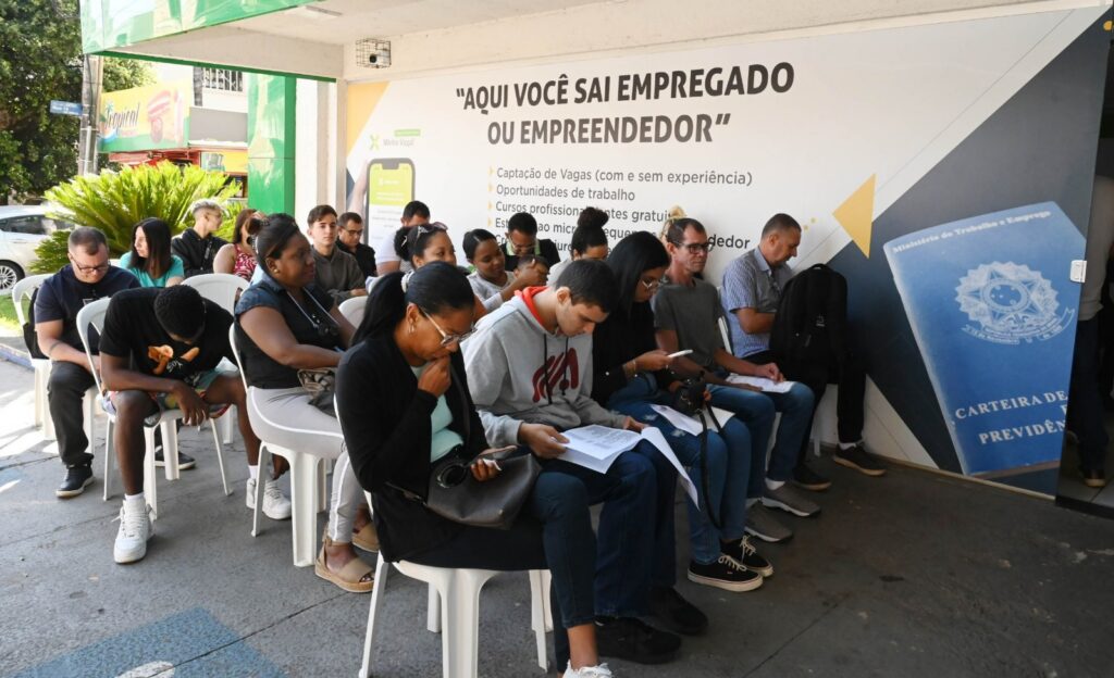 Governo de Goiás promove feirão com mais de mil vagas para menores e jovens aprendizes