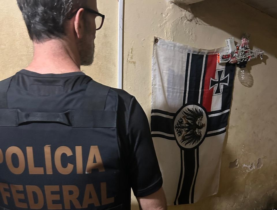 PF apura discurso de ódio na internet e cumpre mandado em Jaraguá