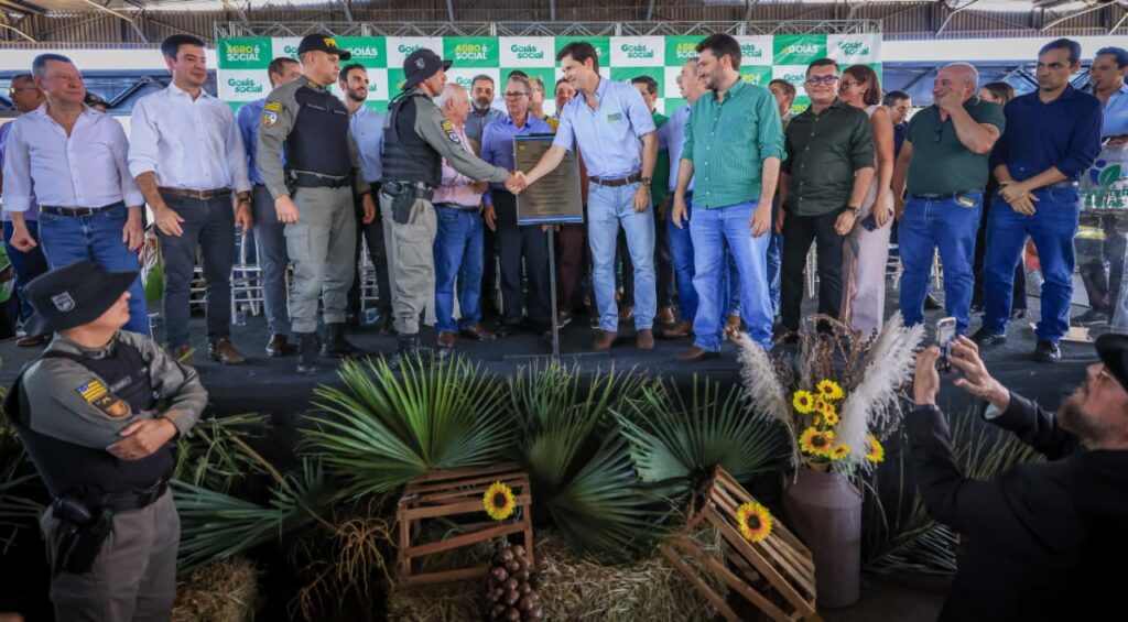 Daniel Vilela reforça apoio ao pequeno produtor durante o Agro é Social, em Uruaçu