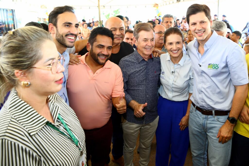 Daniel Vilela entrega 48 casas a custo zero a famílias de Porangatu