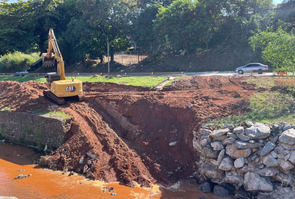 Prefeitura de Goiânia realiza contenção e recuperação de erosão na Marginal Botafogo
