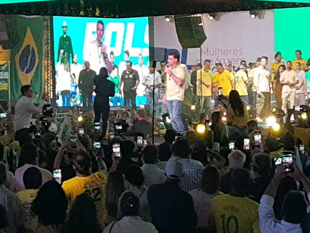 Flávio Bolsonaro em Goiânia: “Não precisa gostar de mim para mudar o Brasil”